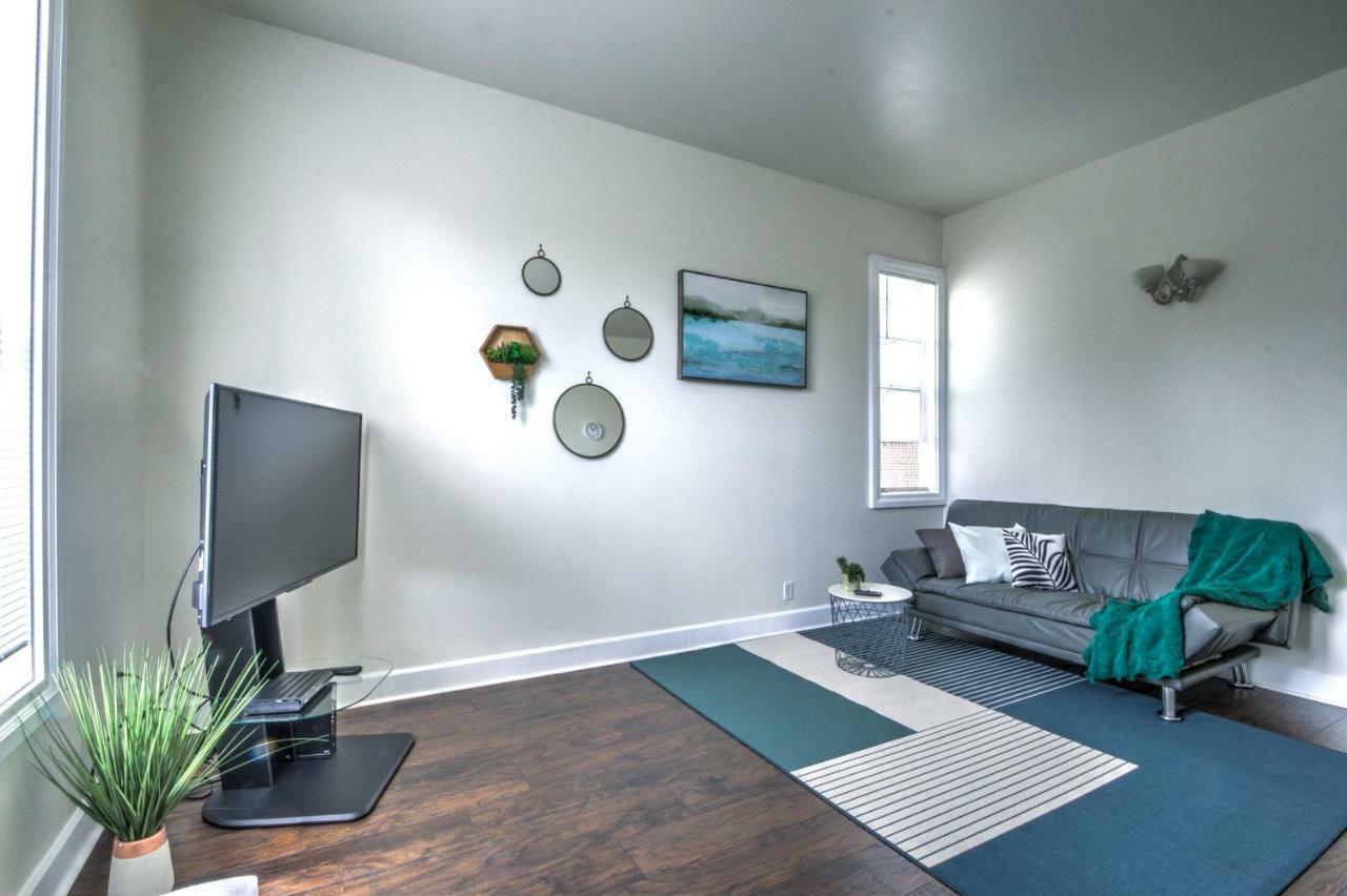 Capitol Hill Luxury Apartments Сиатъл Екстериор снимка